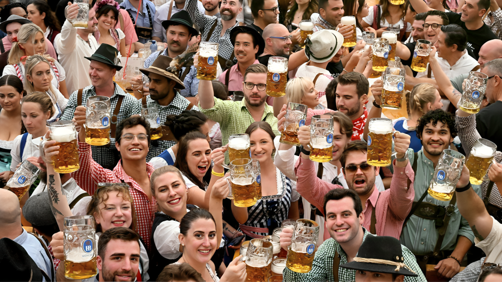 Maß Bier Oktoberfest 2025